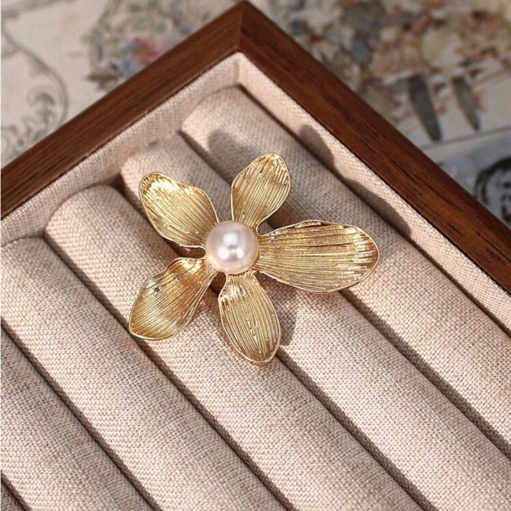 Flower pearl brooch M1465